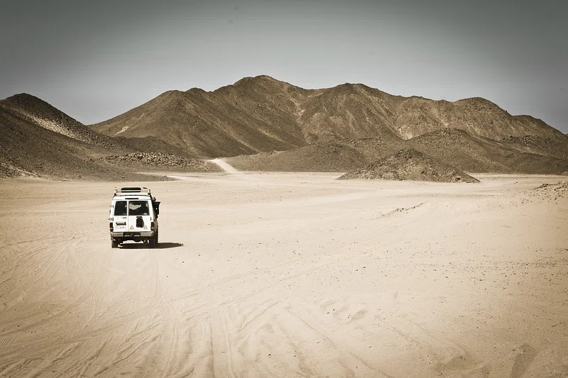famous desert safari destinations around the world