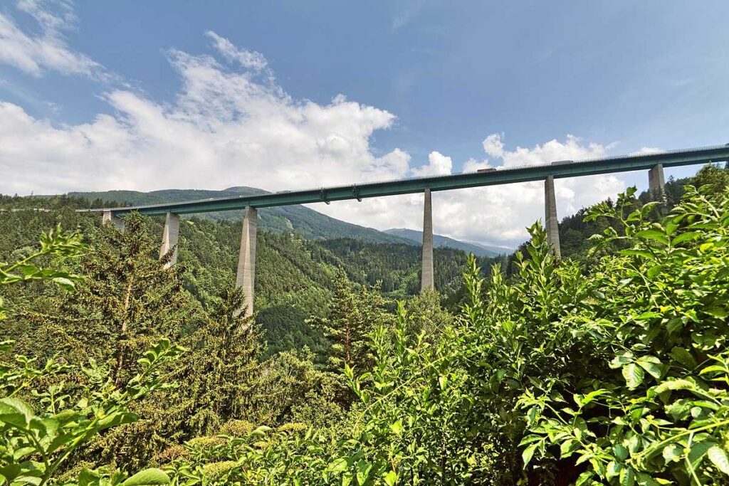 Top 5 Deadliest Bungee Jumping Spots Worldwide