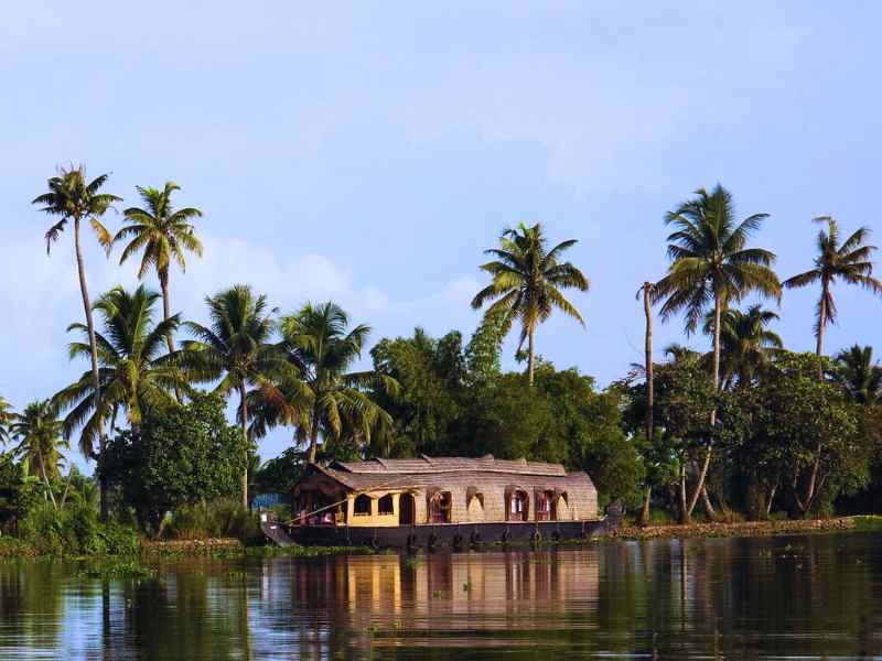 Kerala Backwaters – A Slow Journey Through Paradise