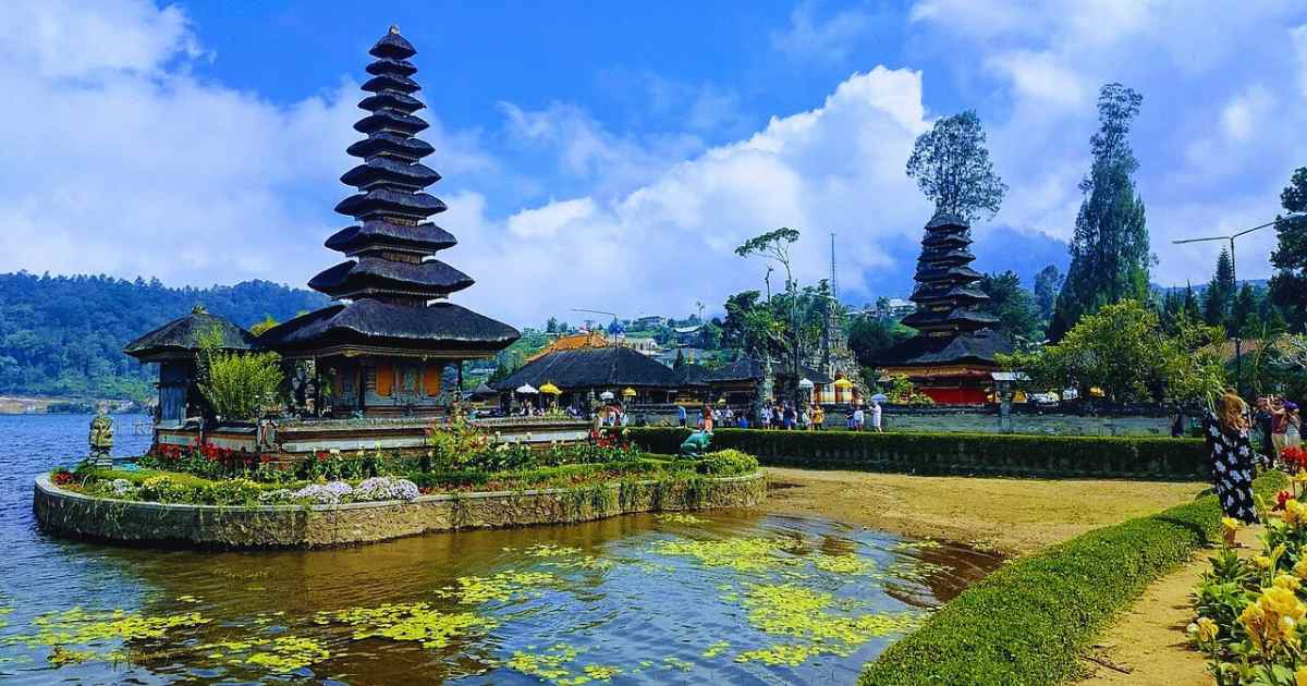 Top 7 Solo Travel Destinations in Asia