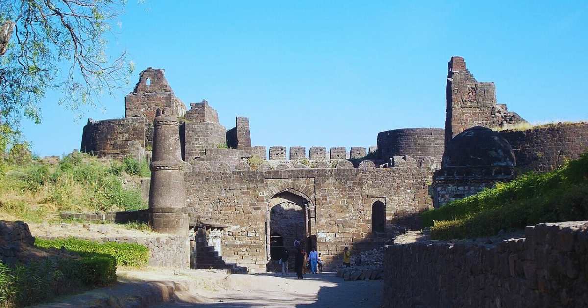 Daulatabad Fort Travel Guide